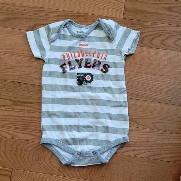 24m Philadelphia Flyers onesies - Picture 1 of 1